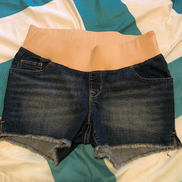 Old Navy Pants - New!!! Old navy maternity shorts Old Navy Pants - New!!! Old navy maternity shorts
